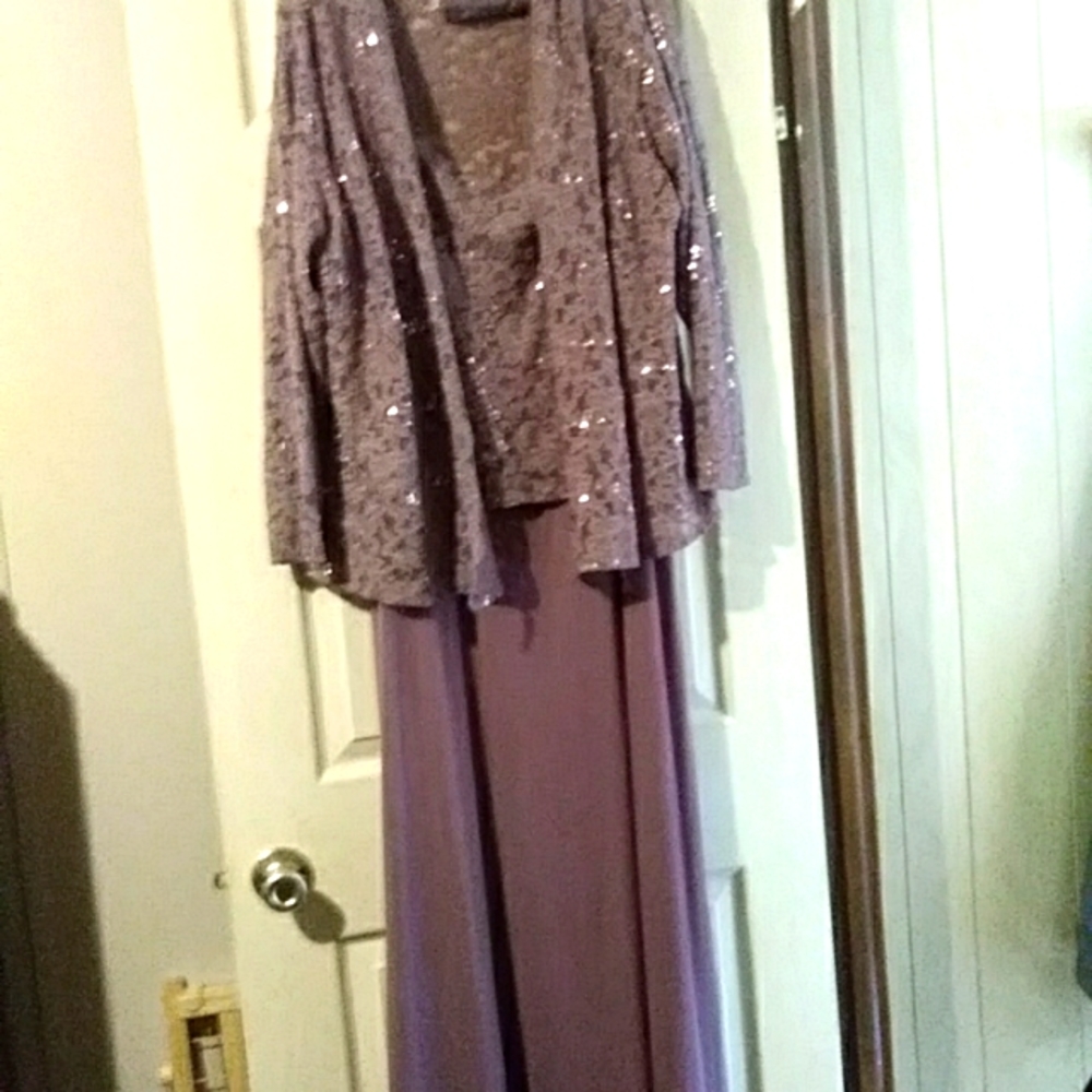 Onyx mother of the bride or mother of groom dress. Size 20 5 foot long